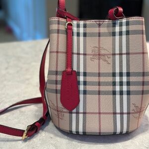 Authentic Burberry  REVERSIBLE  bucket bag